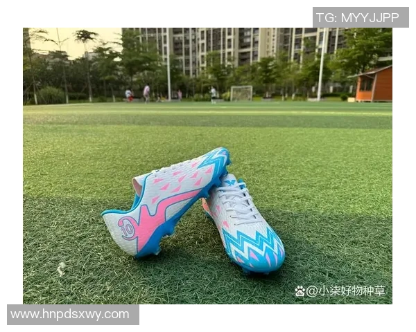 传奇球星推荐的顶级足球鞋款式盘点助你成为场上焦点