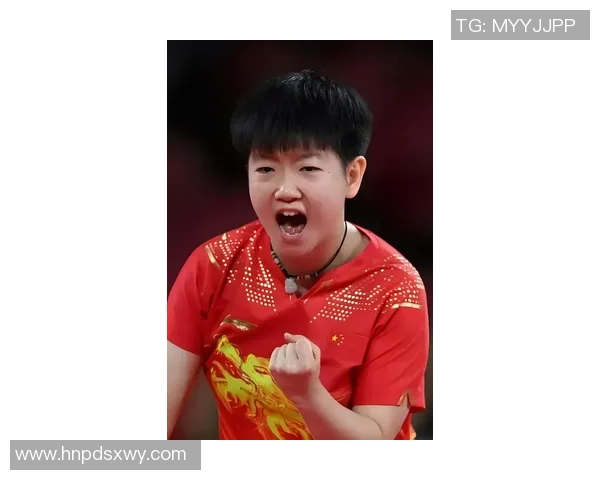 孙颖莎足球球星风采壁纸，展现她在绿茵场上的英勇与魅力