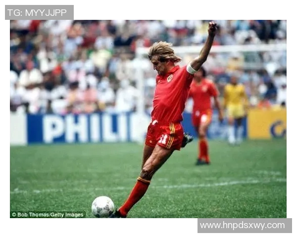 足球球星谢顶场上拼搏无畏精神激励无数年轻人追逐梦想